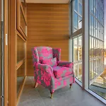 Cozy 1-Bed Flat With Gym Access & Charming Vibe